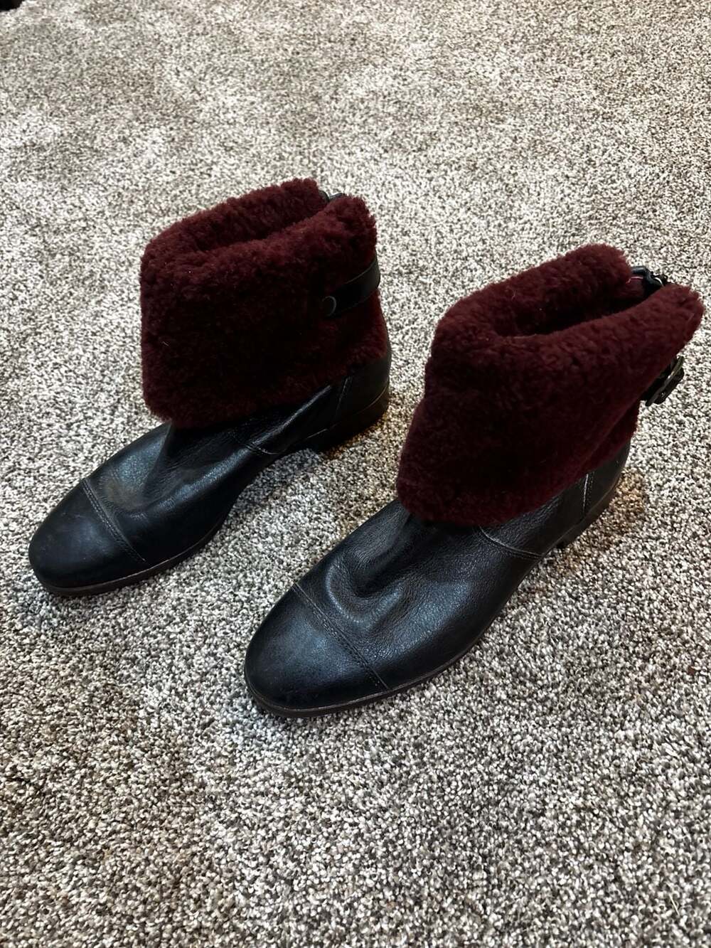 UGG Australia Black Leather Shearling Cuff Ankle Boots Women's Size 8.5 - Picture 7 of 7